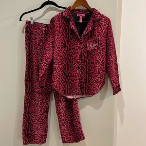 Women’s flannel pajama set, small, excellent condition. Betsy Johnson.